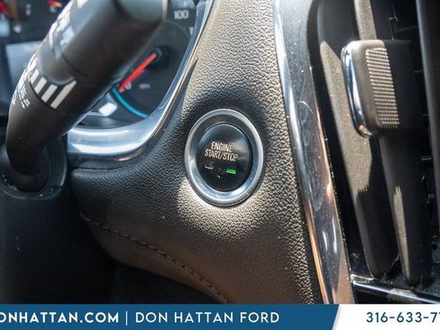 Used 2023 Chevrolet Traverse LT AWD/4WD image 12
