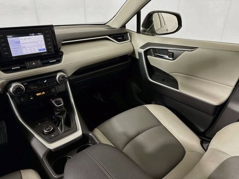 Used 2021 Toyota RAV4 XLE Premium AWD/4WD image 27