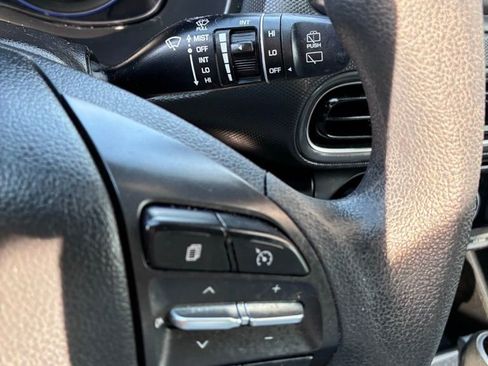 Used 2023 Hyundai Kona SEL AWD/4WD image 28
