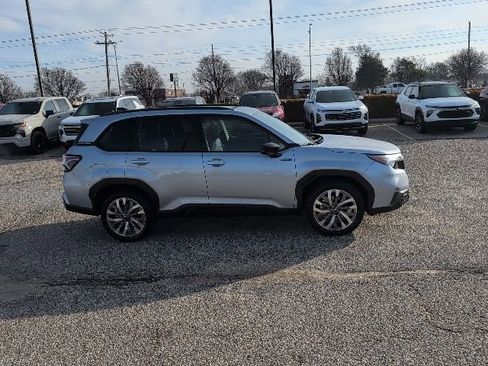 Used 2025 Subaru Forester Touring image 18