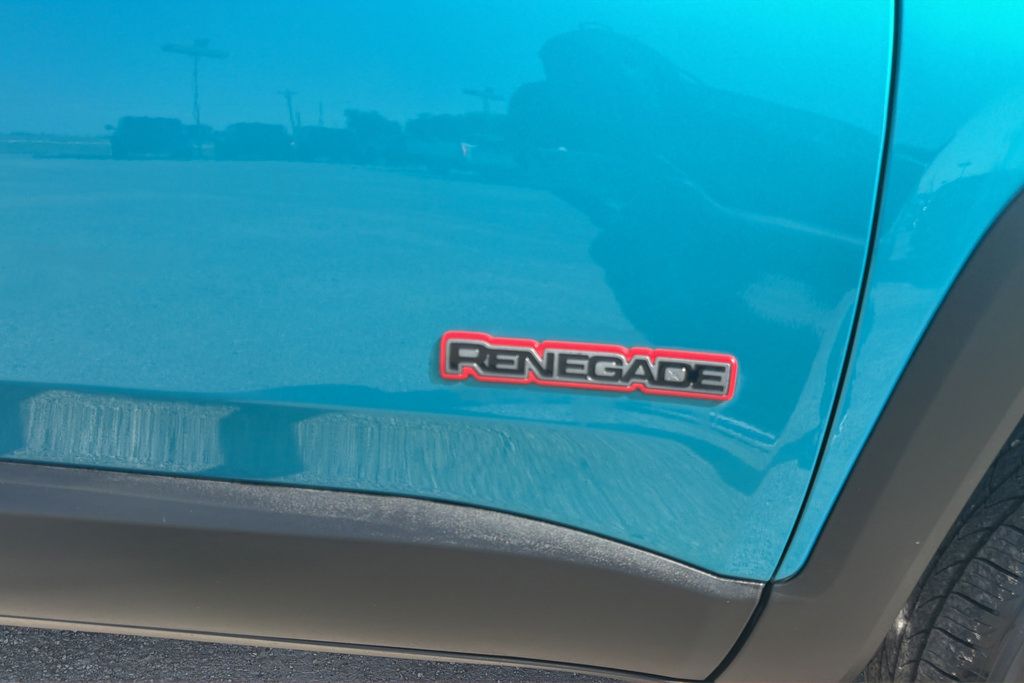 Used 2022 Jeep Renegade Trailhawk AWD/4WD image 19