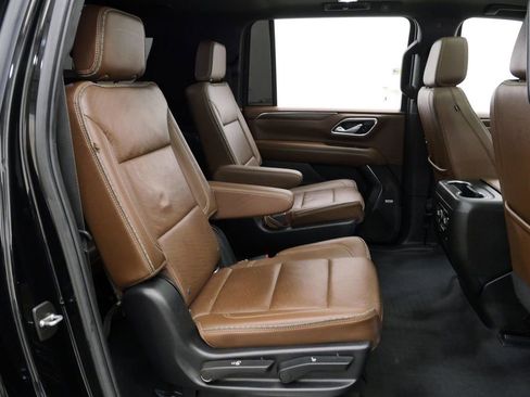 Used 2022 Chevrolet Suburban High Country AWD/4WD image 18