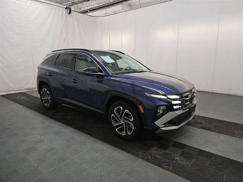 Used 2025 Hyundai Tucson Limited AWD/4WD image 3