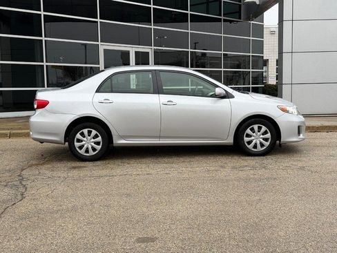 Used 2011 Toyota Corolla LE image 2