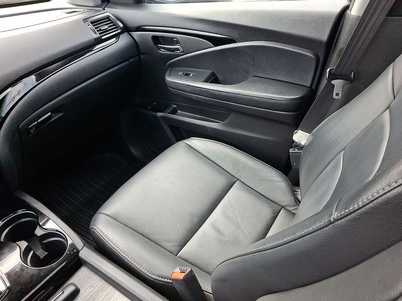 Used 2020 Honda Pilot Touring image 11