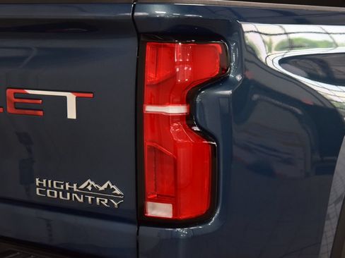 Used 2024 Chevrolet Silverado 2500 High Country w/ High Country Premium Package AWD/4WD image 22