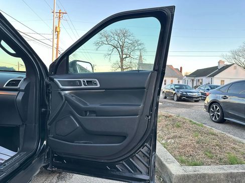 Used 2015 Ford Explorer Sport image 16