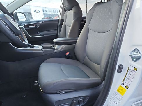 Used 2025 Toyota RAV4 XLE image 18