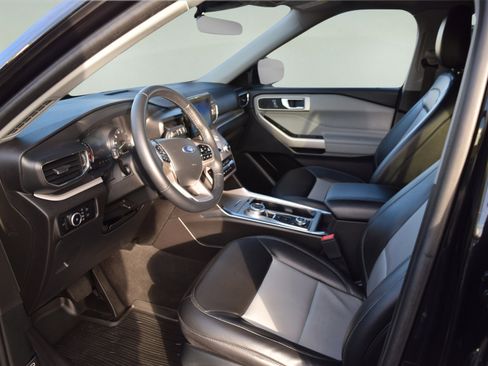 Certified 2023 Ford Explorer XLT w/ Equipment Group 202A image 8