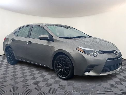 Used 2015 Toyota Corolla LE image 3