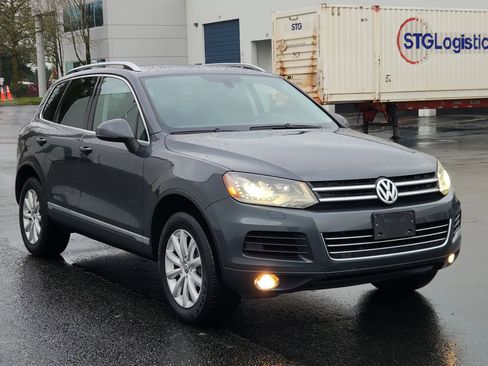 Used 2012 Volkswagen Touareg Sport image 5