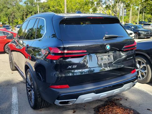 Certified 2024 BMW X5 sDrive40i w/ Premium Package RWD image 3