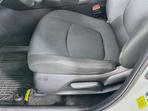 Used 2022 Toyota RAV4 LE FWD image 20