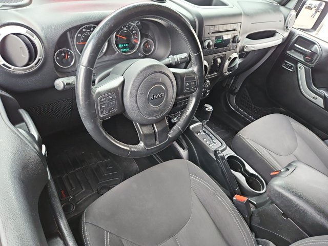 Used 2018 Jeep Wrangler Unlimited Sahara w/ Connectivity Group AWD/4WD image 10