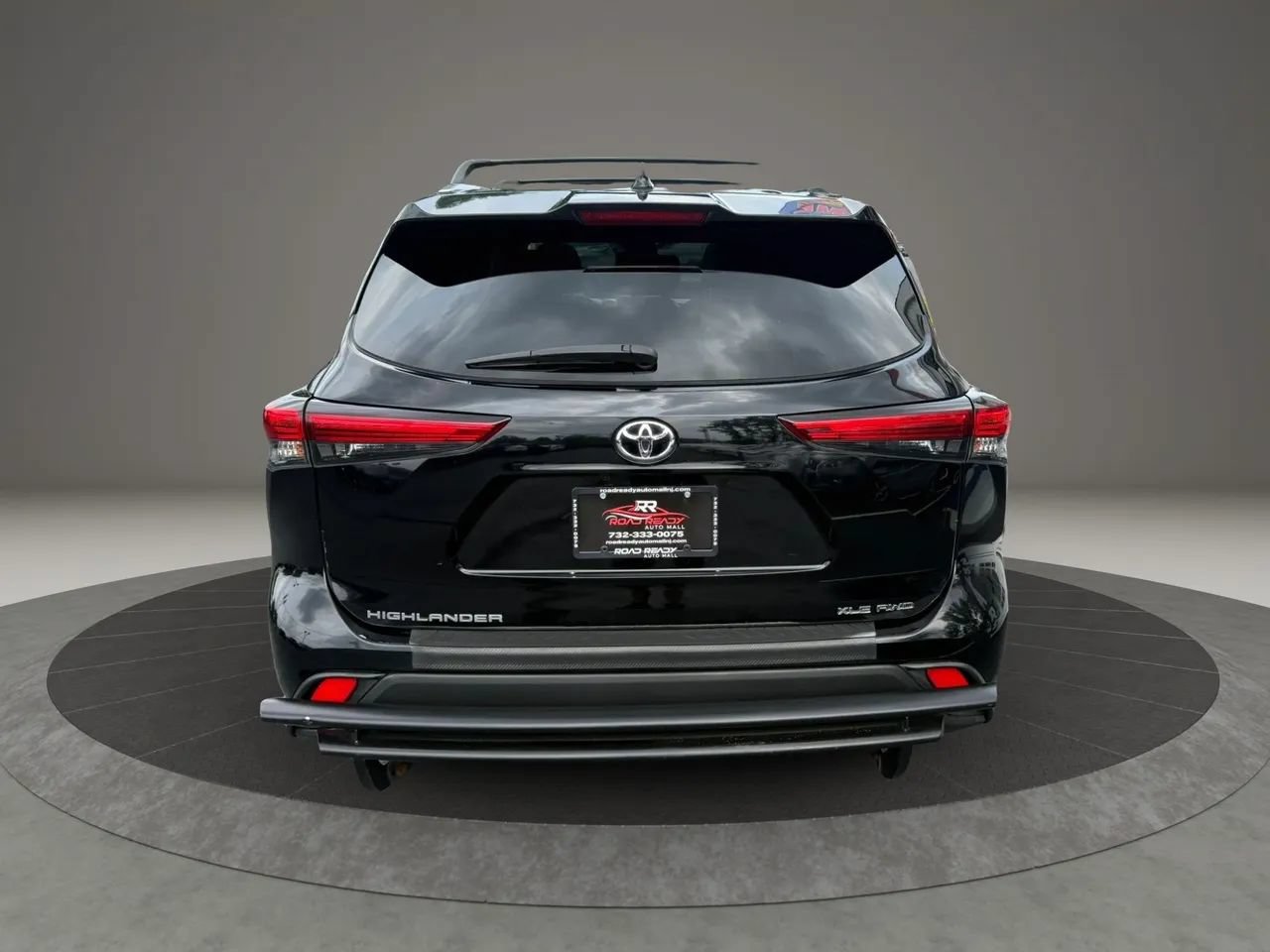 Used 2021 Toyota Highlander XLE AWD/4WD image 8
