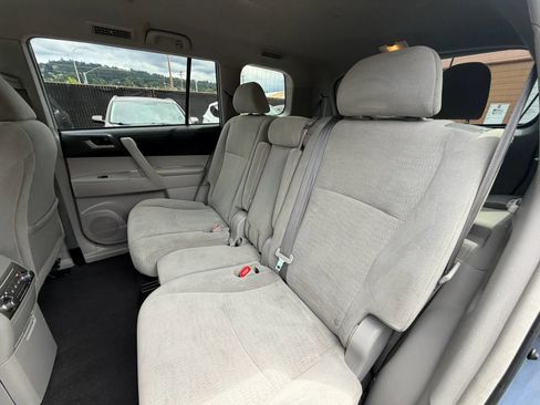 Used 2012 Toyota Highlander FWD w/ Tech Pkg image 26