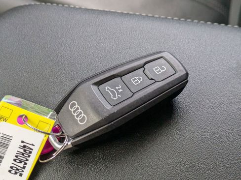 Used 2025 Audi Q5 Premium w/ Convenience Package image 32