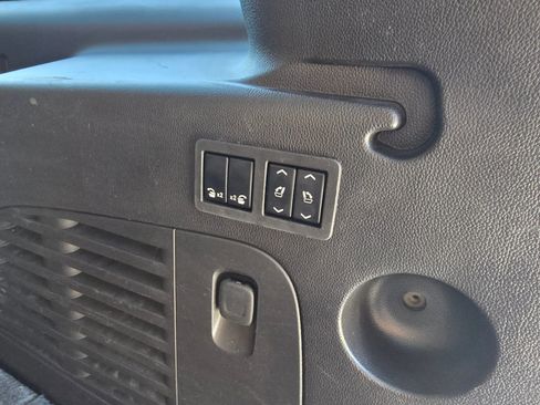 Used 2015 Chevrolet Suburban LTZ AWD/4WD image 40