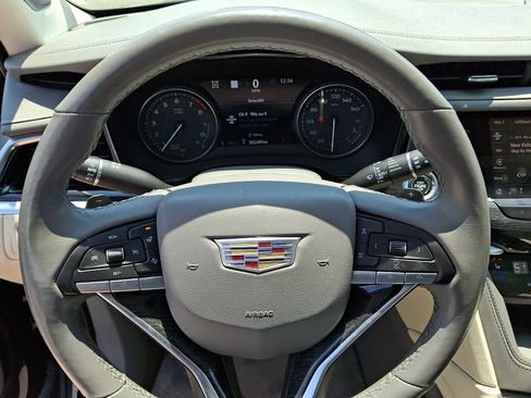 Used 2022 Cadillac XT6 Premium Luxury w/ Technology Package AWD/4WD image 21