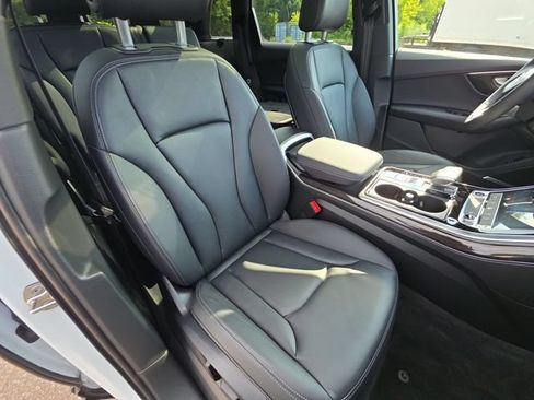 Used 2025 Audi Q7 2.0T Premium w/ Convenience Plus Package AWD/4WD image 27