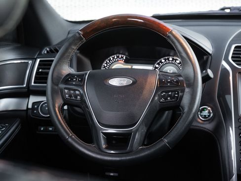 Used 2019 Ford Explorer Platinum image 9