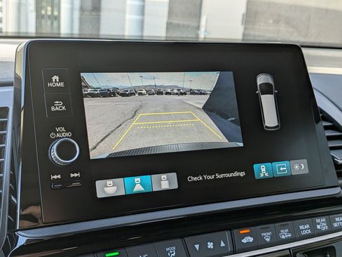 Used 2025 Honda Odyssey Touring image 18