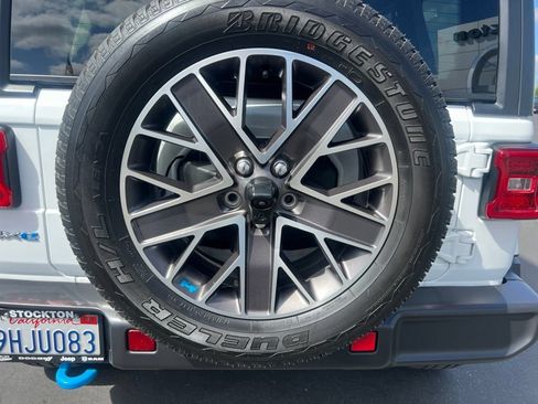 Used 2023 Jeep Wrangler Unlimited Sahara AWD/4WD image 61