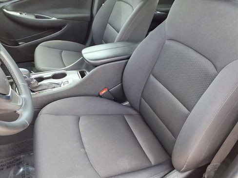 Used 2024 Chevrolet Malibu LT w/ Sport Edition image 3