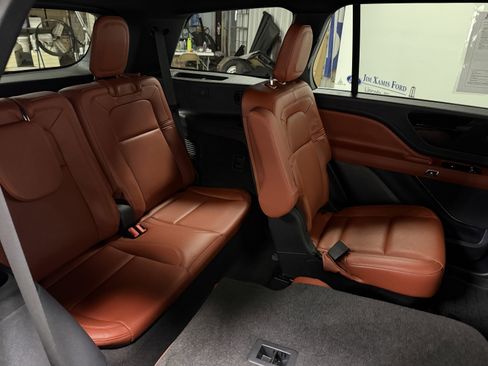 Used 2025 Lincoln Aviator Reserve w/ Illumination Package image 27