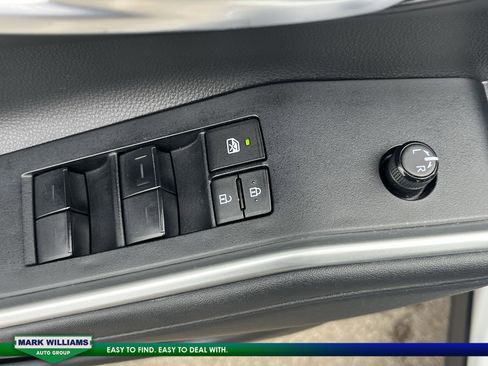 Used 2023 Toyota Highlander XSE image 12