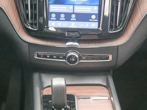 Used 2024 Volvo XC60 B5 Plus w/ Protection Package Premier AWD/4WD image 29
