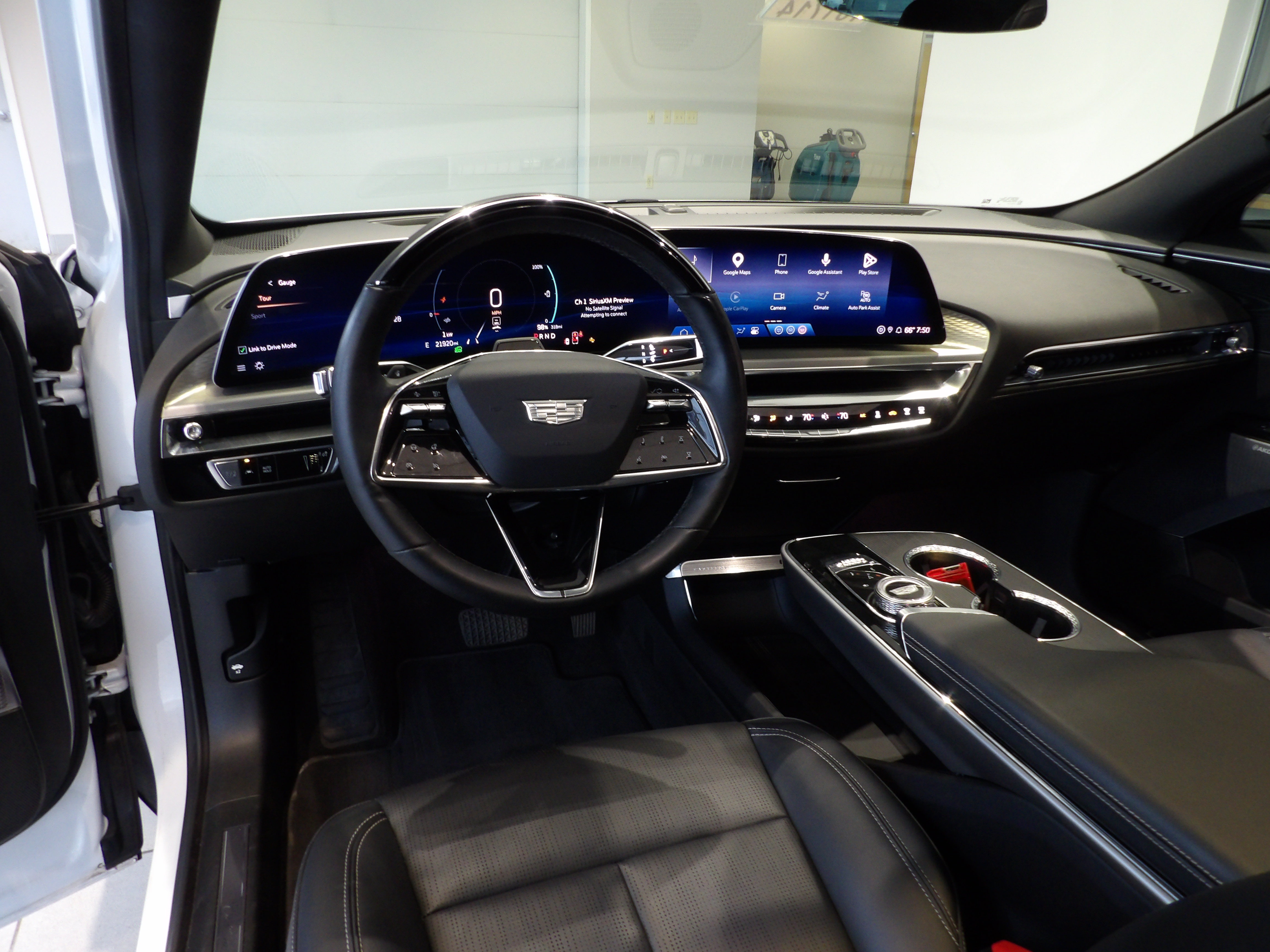 Used 2024 Cadillac Lyriq Luxury AWD/4WD image 16