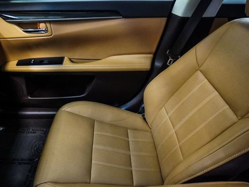 Used 2018 Lexus ES 350 w/ Luxury Package w/Wood Trim FWD image 39