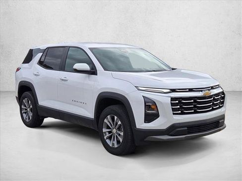 Used 2025 Chevrolet Equinox LT FWD image 3
