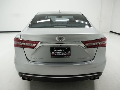 Used 2016 Toyota Avalon Limited image 5