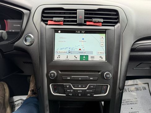 Used 2018 Ford Fusion SE w/ Equipment Group 201A FWD image 14
