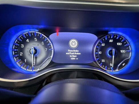 Used 2025 Chrysler Voyager LX image 10