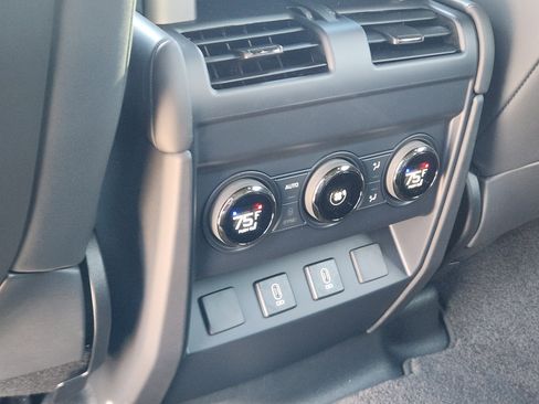 New 2026 Land Rover Defender 110 OCTA image 29