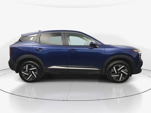 Used 2025 Nissan Kicks SV image 11