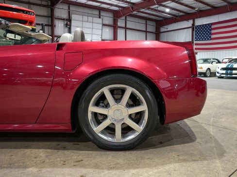 Used 2005 Cadillac XLR RWD image 5