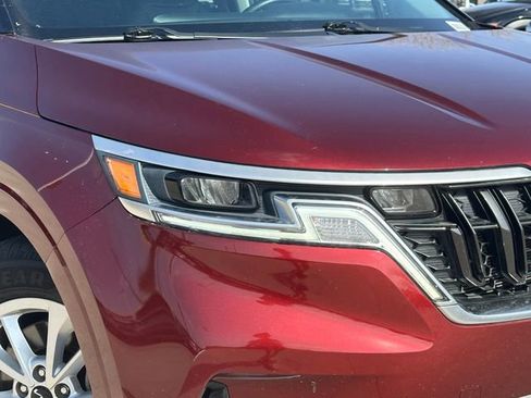 Used 2022 Kia Carnival LX image 3