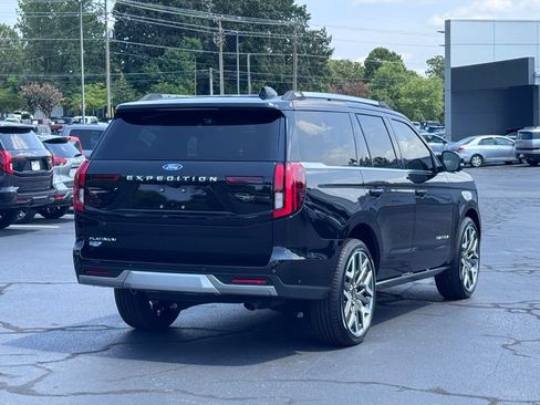 Used 2025 Ford Expedition Platinum w/ Platinum Ultimate Package AWD/4WD image 18