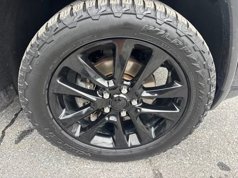Used 2017 Jeep Grand Cherokee Altitude AWD/4WD image 10