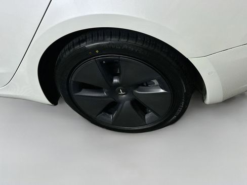 Used 2021 Tesla Model 3 Standard Range Plus image 11