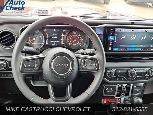 Used 2024 Jeep Wrangler Unlimited Rubicon AWD/4WD image 12