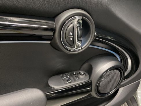 Used 2023 MINI Cooper 2-Door Hardtop image 19