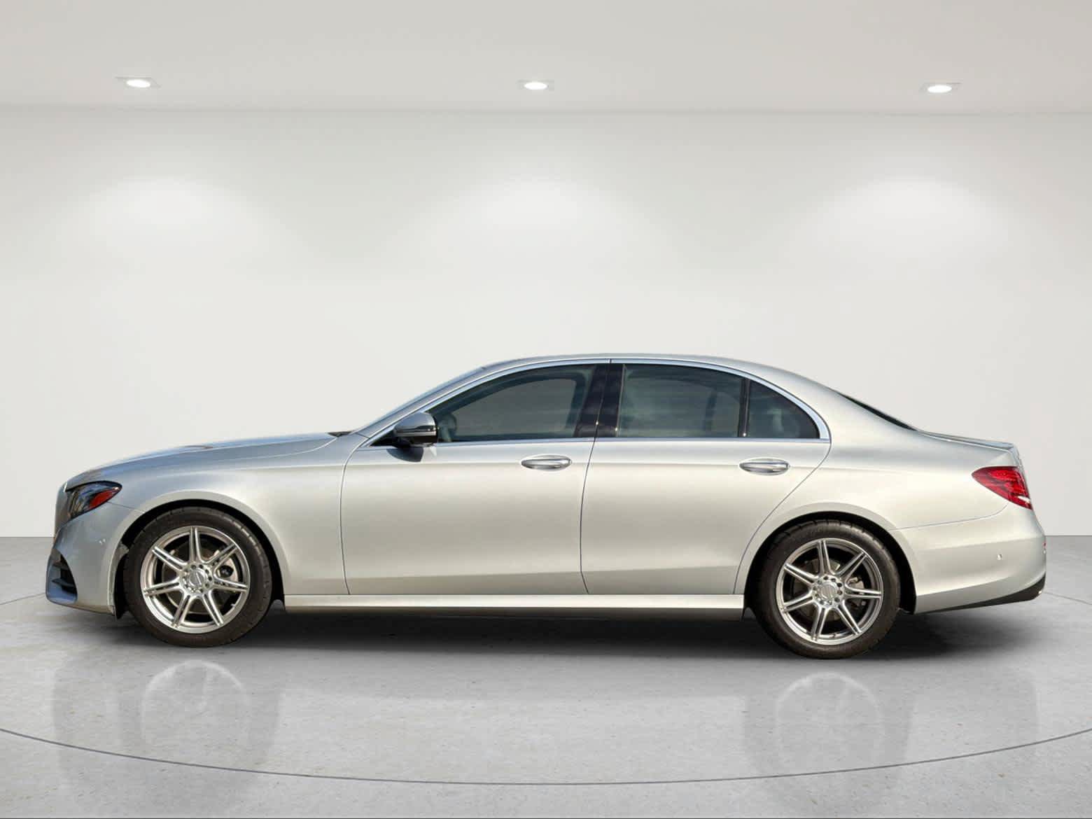 Used 2019 Mercedes-Benz E 300 image 2