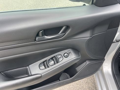 Used 2024 Nissan Altima 2.5 S FWD image 6