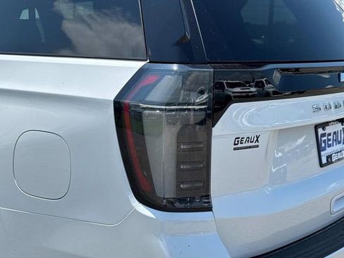 New 2025 Chevrolet Suburban Premier w/ Sun And Tow Package RWD image 15