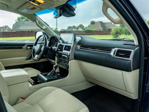Used 2023 Lexus GX 460 Premium w/ Accessory Package AWD/4WD image 18